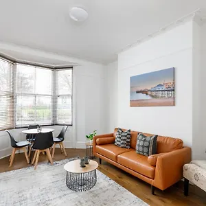 Apartment Serenity Square - Wow Location Sleeps 4 United Kingdom