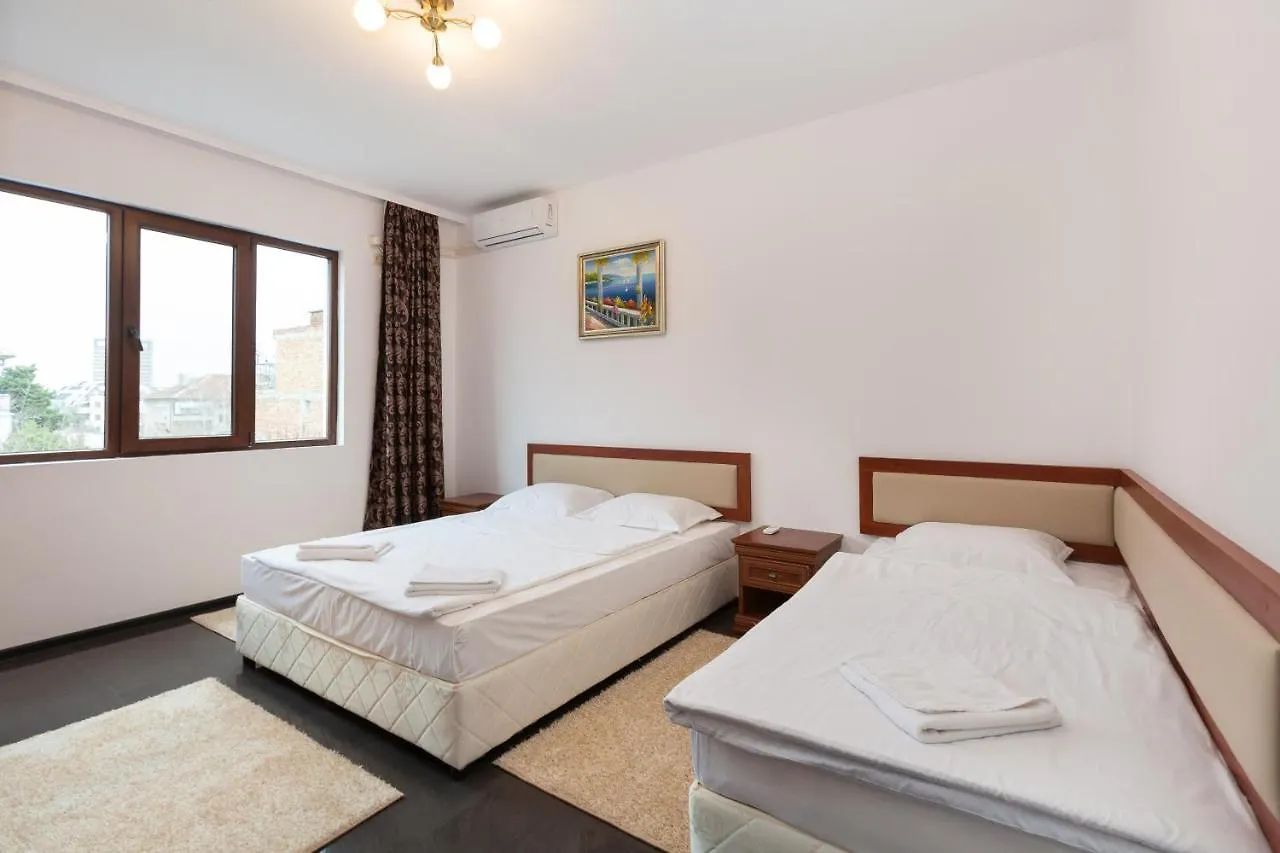 Central Beach Guest Rooms Burgas 0*,