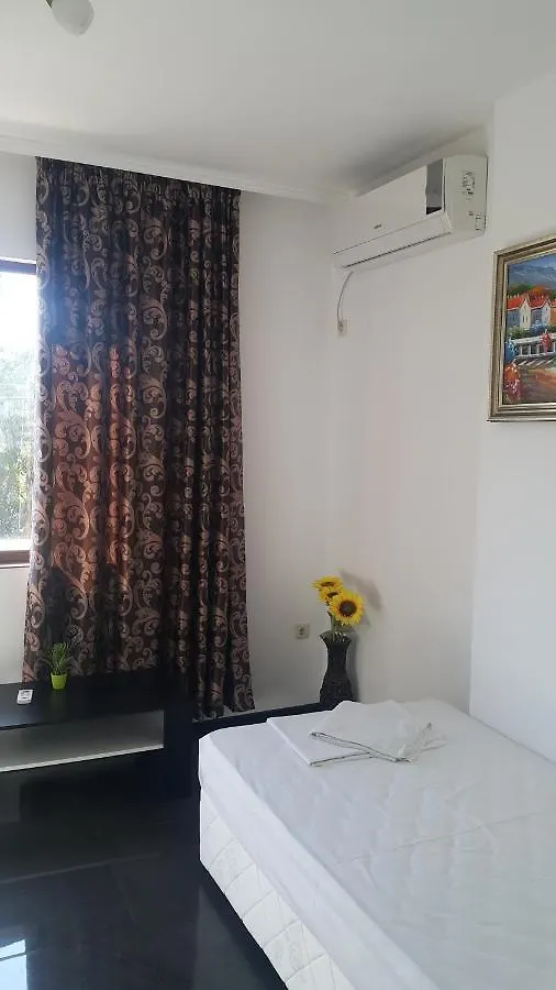 Central Beach Guest Rooms Burgas